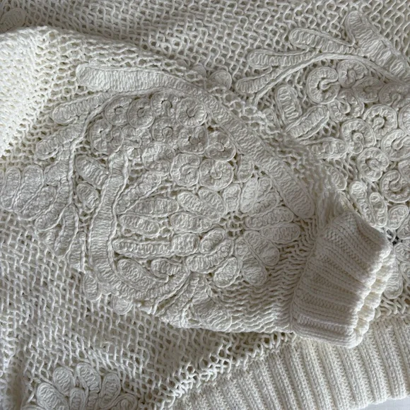 FARM Rio White Sweater - Picture 10 of 16